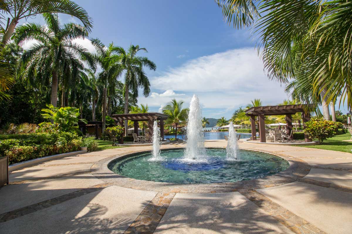 Stayincostarica-lossuenos-beach-club-4