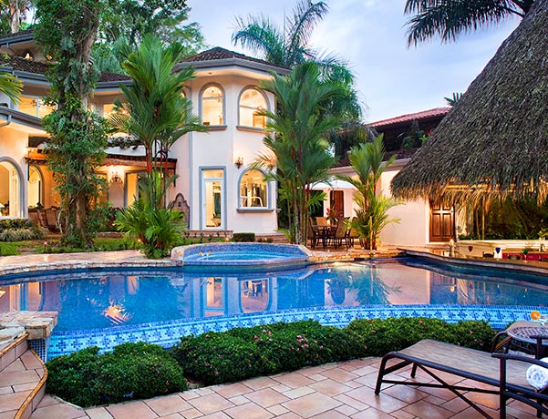 stayincostarica-lossuenos-accommodations-casaharmon2
