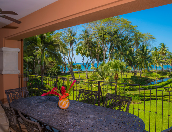 stayincostarica-lossuenos-accommodations-bayresidence3
