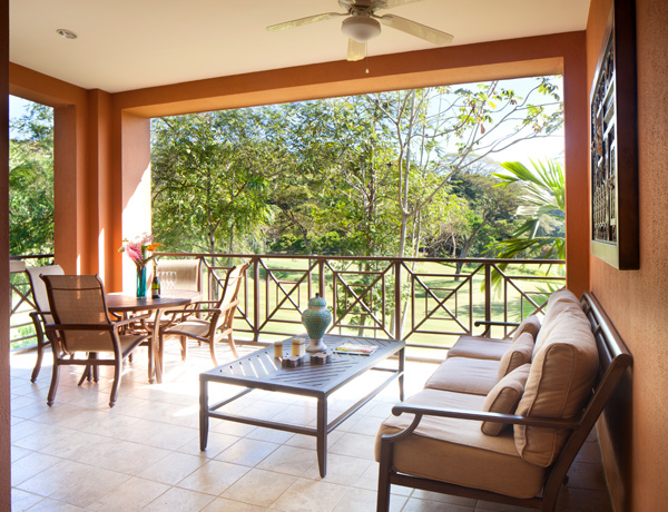 stayincostarica-lossuenos-accommodations-veranda1