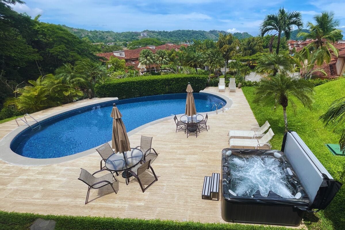 View our Costa Rica vacation rentals with pool access