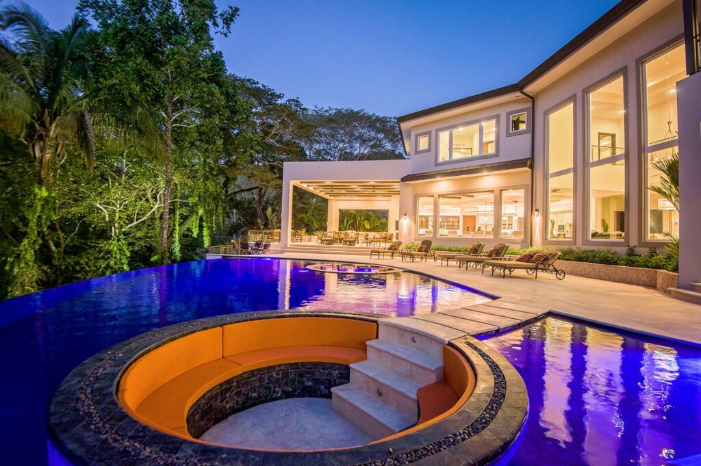 Property Walkthrough: Magnifica