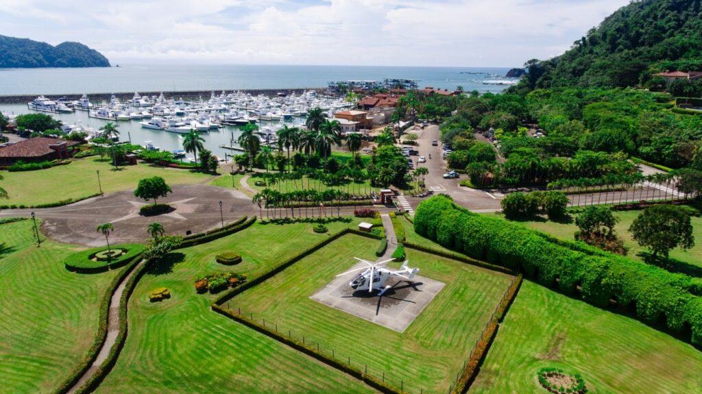Traslado en helicóptero al complejo turístico Los Sueños: la forma más pintoresca de llegar a Costa Rica